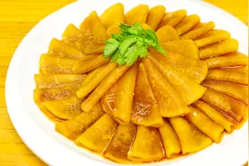 怎样才能快速的腌萝卜？三个小时就能酸辣爽脆，厨师长的做法绝了