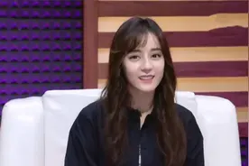 热巴一出场就被蔡明夸漂亮，朱时茂：眼睛真大！热巴被夸容貌集锦