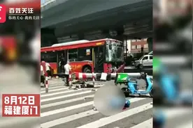 厦门一公交车失控致6人受伤监控曝光：车身剧烈摇晃后右偏视频封面