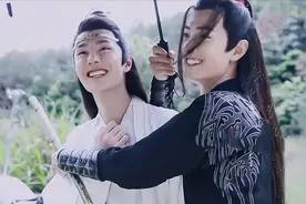 《陈情令》主演关系亲密？肖战疯狂宠着王一博，遭粉丝羡慕嫉妒视频封面