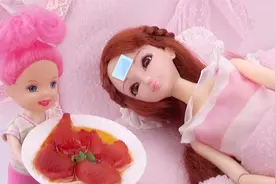 芭比剧场：美味鸡腿全都喂给生病的妈妈吃，女儿太懂事了视频封面