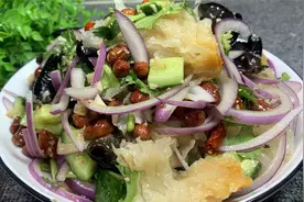 凉拌银耳这样做太好吃了，做法简单，解腻又开胃，招待客人特有面