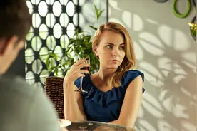 相亲的女生要红包，到底该不该发，还是删除她？视频封面