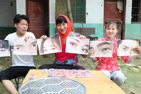 妈妈让兄妹俩挑战“看眼睛猜明星”，没想甜甜全认出来了，真厉害视频封面