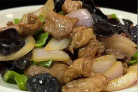 洋葱炒肉这样做，肉片鲜香不柴，洋葱爽脆入味，特别好吃下饭视频封面