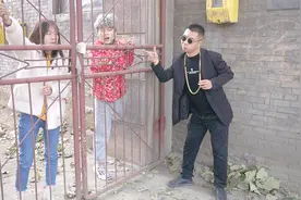 美女得知前夫家拆迁，丈母娘领女儿第一时间来找女婿复婚，太逗了视频封面