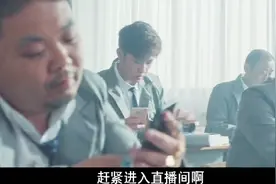 全班都是中年老头老太，老师讲课必须刷礼物，课间操人们都在蹦迪视频封面