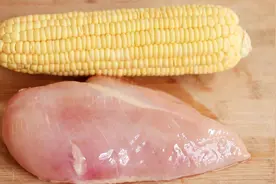 鸡胸肉新吃法，加一根嫩玉米，不柴不涩，鲜香入味，营养又解馋