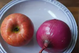 一个苹果一个洋葱上锅蒸20分钟，阳康后止咳清余痰，小朋友也爱喝