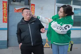 小伙出去喝酒，和兄弟用日语打电话，没想媳妇日语8级，结局爆笑视频封面