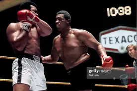 早期珍贵拳击视频 蝴蝶舞步 拳王阿里 VS Buster Mathis