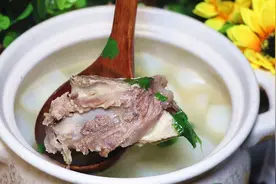 1根白萝卜，1斤牛骨，这样简单一炖，出锅连喝3碗才过瘾，太香了视频封面