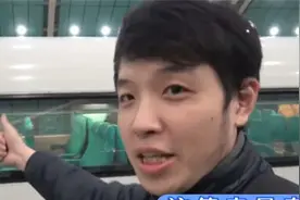 台湾人第一次坐大陆高铁，刚进站就被镇住了：候车厅跟机场一样大视频封面