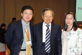 任正非到底什么来头？能让杨振宁团队力挺，背后的故事令人敬佩视频封面