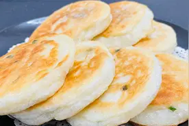 1斤面，9两水，手把手教你家常发面饼做法，蓬松柔软，10分钟搞定