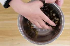 洗螺蛳别只放盐，妈妈教我个方法，3分钟就吐干净泥沙，太省事了