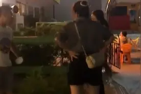 女子在家修剪竹子，路过的家长纷纷前来选竹条，网友：包邮吗我要视频封面