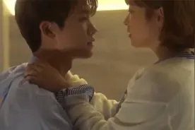 【高甜吻戏】女生也太主动了吧，一见面就忘情拥吻！视频封面