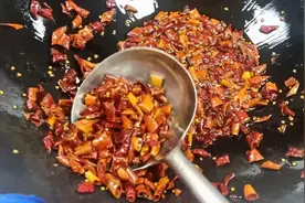 大厨教您油炸辣椒，关键在第一步！炸出辣椒香辣可口，做法简单