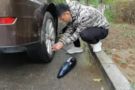 汽车跑高速时的标准胎压是多少？老司机演示给你看，有效防止爆胎