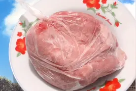 冻肉千万不能热水温水解冻，教你一招几分钟让冻肉变软，赶紧收藏