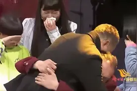 等着我：被拐26年的儿子出场，老迈的爸爸放声大哭，场面太感人了视频封面
