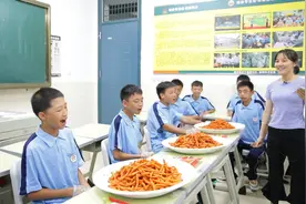 湖南一辣条专业班吃辣条选班委：吃最多当班长！网友热议视频封面