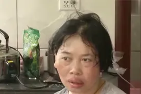 妻子喂奶突然晕倒，昏迷三个月后变瘫痪，丈夫照顾10年情绪崩溃视频封面