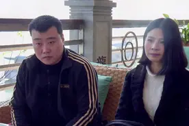 逆爱：岳父找到邻居夫妇，以金钱相诱并威胁，让其带孩子离开这里