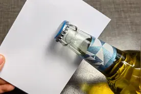 才知道，这样开瓶盖太简单了，不用开瓶器，两秒钟就能完成