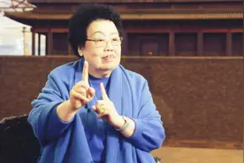 投资2亿建紫檀博物馆、寻良材吃苦头，女首富陈丽华的爱木人生视频封面