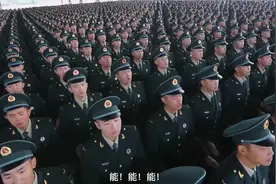 听东风快递灵魂之问！近2千新兵入列火箭军 现场宣誓声震撼人心视频封面