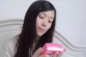 女孩国外旅游回来，40元买了一块香皂，作为纪念品很实用