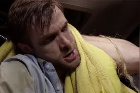 男子开车被泥石流掩埋地下，淡定写出物理公式自救，电影视频封面