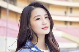 李沁曾是被秘密培养9年的闺门旦，却转型演戏，原因令人感慨不已视频封面