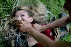 俄罗斯美女演绎荒岛求生！视频封面