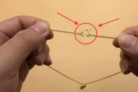 你家有这种项链吗？才知道锁扣上有个小机关，再也不担心项链丢失