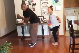 爸爸陪女儿嗨舞，这波节奏带得太带劲了，这父女两跳的太棒了吧！视频封面