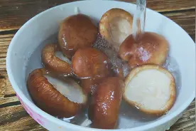 跟奶奶偷学的做香菇诀窍，开水一烫，一周连吃7天都不腻，太香了视频封面