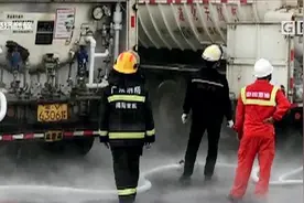 甬莞高速普宁段：运输车追尾！危化品泄漏周边紧急疏散视频封面