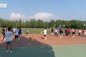 高校体院拔河友谊赛女生完胜男生，网友：这拔的是人情世故视频封面