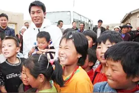 古天乐捐了105所希望小学，陈慧琳捐了50多所，他却捐了五十六亿视频封面