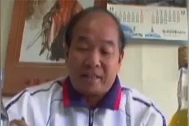 奇闻：蜈蚣泡酒喝下能治病？蜈蚣越多功效越强，而且得是活蜈蚣