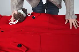 毛呢大衣粘毛不用粘毛器，只需一个沐浴球，衣服跟新买的一样干净视频封面