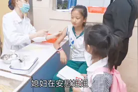 10岁女儿被仓鼠咬伤，老田带去医院打狂犬疫苗，看看打一针多少钱