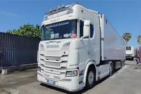 【卡车文化】斯堪尼亚 S500 白色版 + 拖车 、卡车清洗视频封面