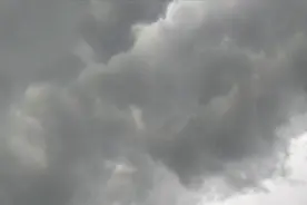 从来没听过很响很长的雷声有如猛兽，龙在咆哮。注意38-40多秒