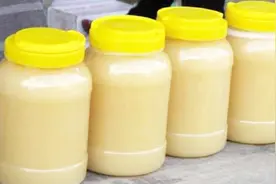 买的蜂蜜放久了还能吃吗？养蜂人无意说漏了嘴，原来一直都做错了视频封面