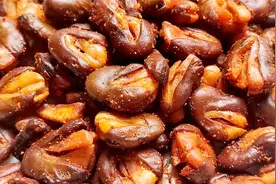 馋嘴零食炸蚕豆花这样做口感焦香酥脆，特别好吃！而且简单易做