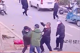 郑州三男子搬路边菜店蔬菜，一男子对店员实施殴打 警方立案调查